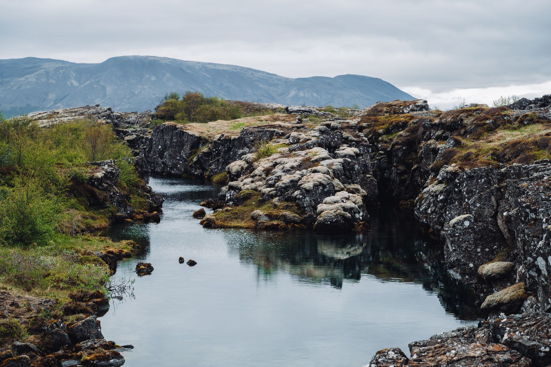 Þingvellir Nemzeti Park, ahol az eurázsiai és az észak-amerikai kőzetlemez találkozik.