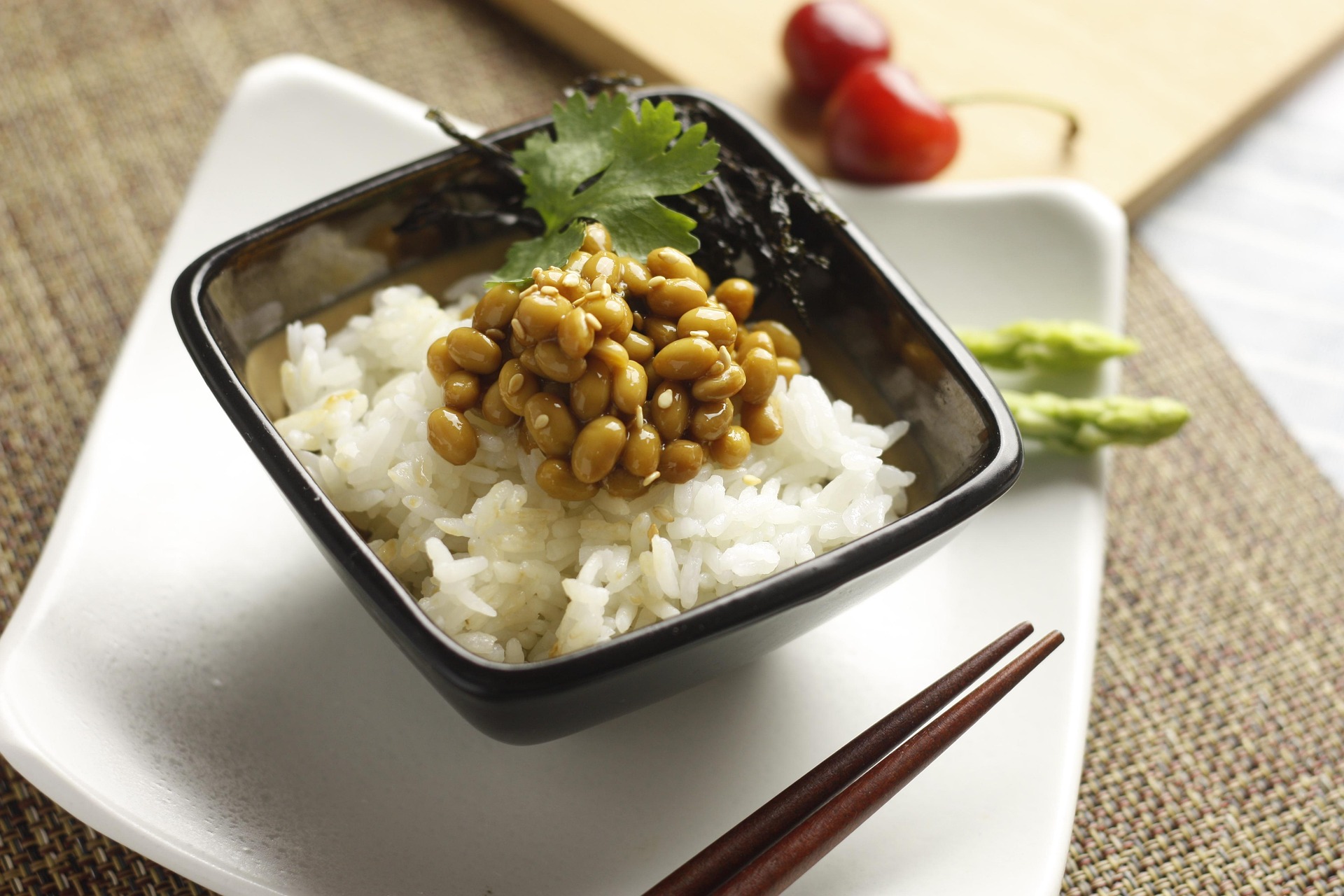 Japán natto fermentált szójababbal és rizzsel