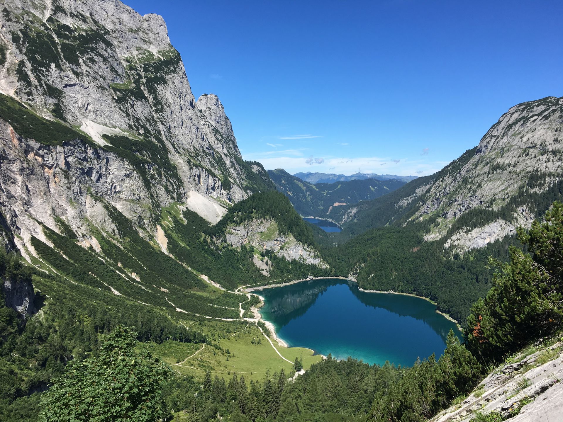 Gosausee hegyi tó a Dachstein hegyeivel Ausztriában