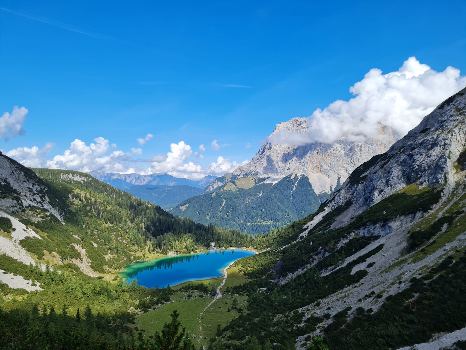 Seebensee türkizkék alpesi tó Tirol hegyei között